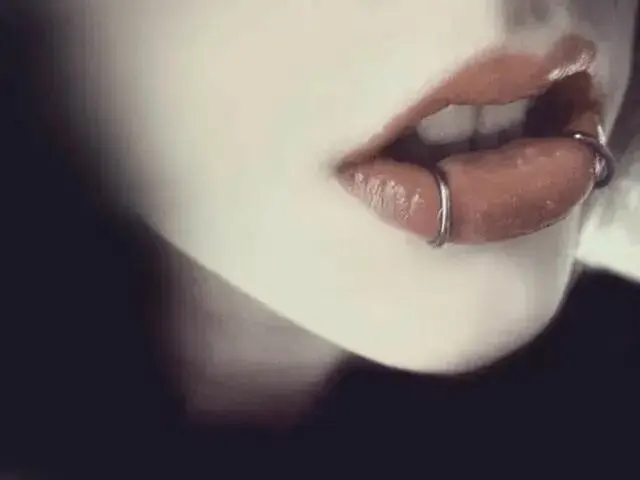 “dirty talk”是什么？探索侵犯与崇拜交织的游乐场 一