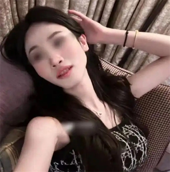 “轻柔的触碰：如何通过挠痒带来心灵的交融？” 一
